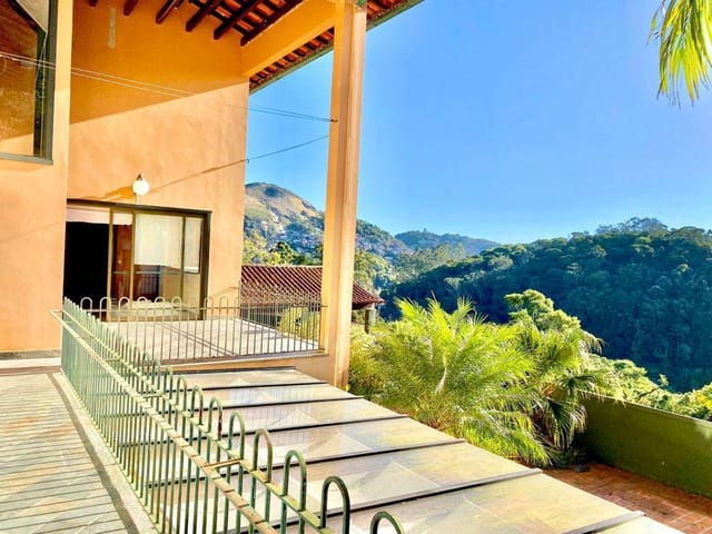 Casa com 650m² 4 quartos e 1 banheiro, à venda, no bairro Centro em Petrópolis