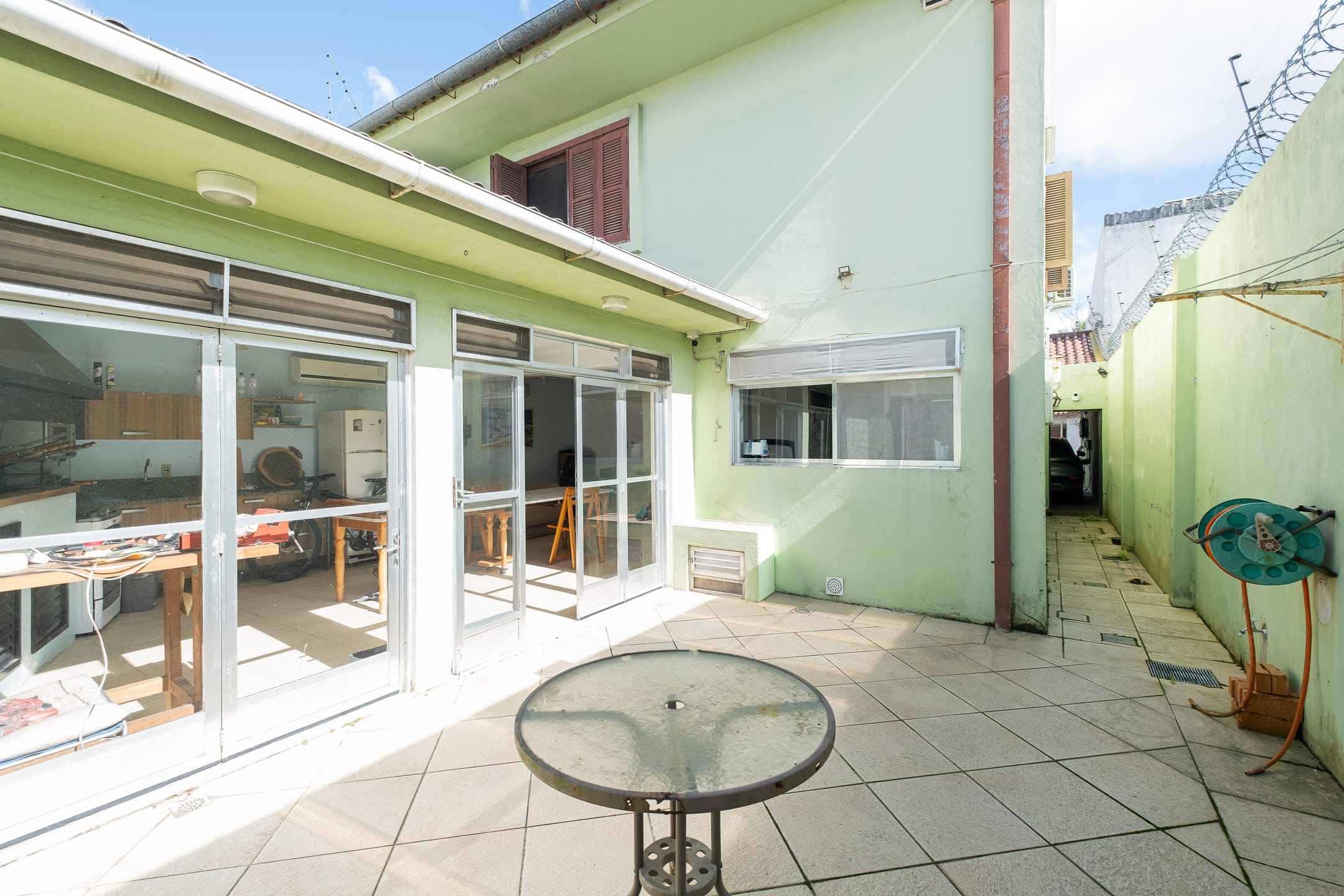 Casa à venda no Areal, Pelotas - 234 m², 3 quartos (sendo 1 suíte com closet), cozinha planejada, lareira e amplo espaço de lazer com churrasqueira. - 13