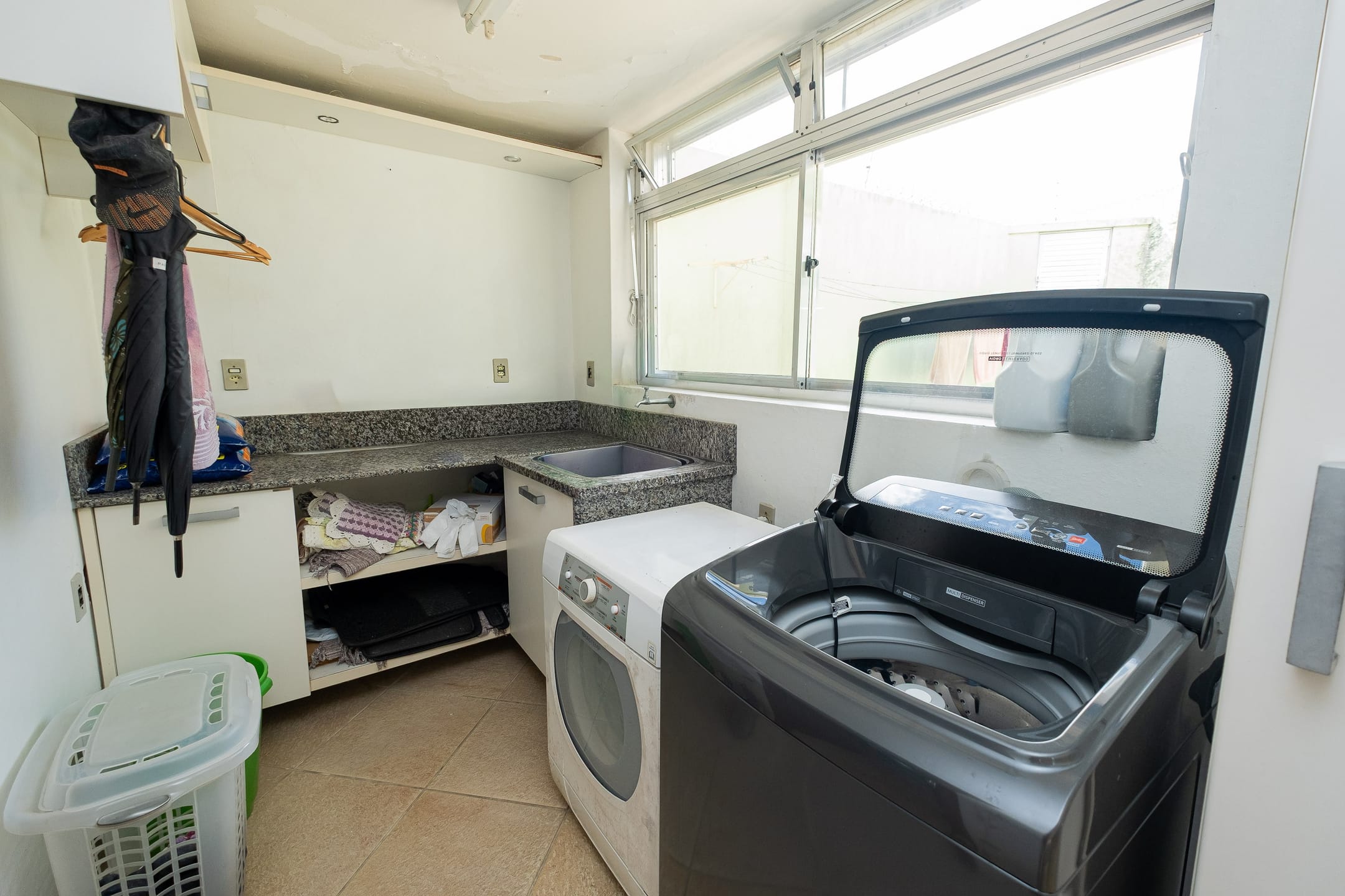 Casa à venda no Areal, Pelotas - 234 m², 3 quartos (sendo 1 suíte com closet), cozinha planejada, lareira e amplo espaço de lazer com churrasqueira. - 14