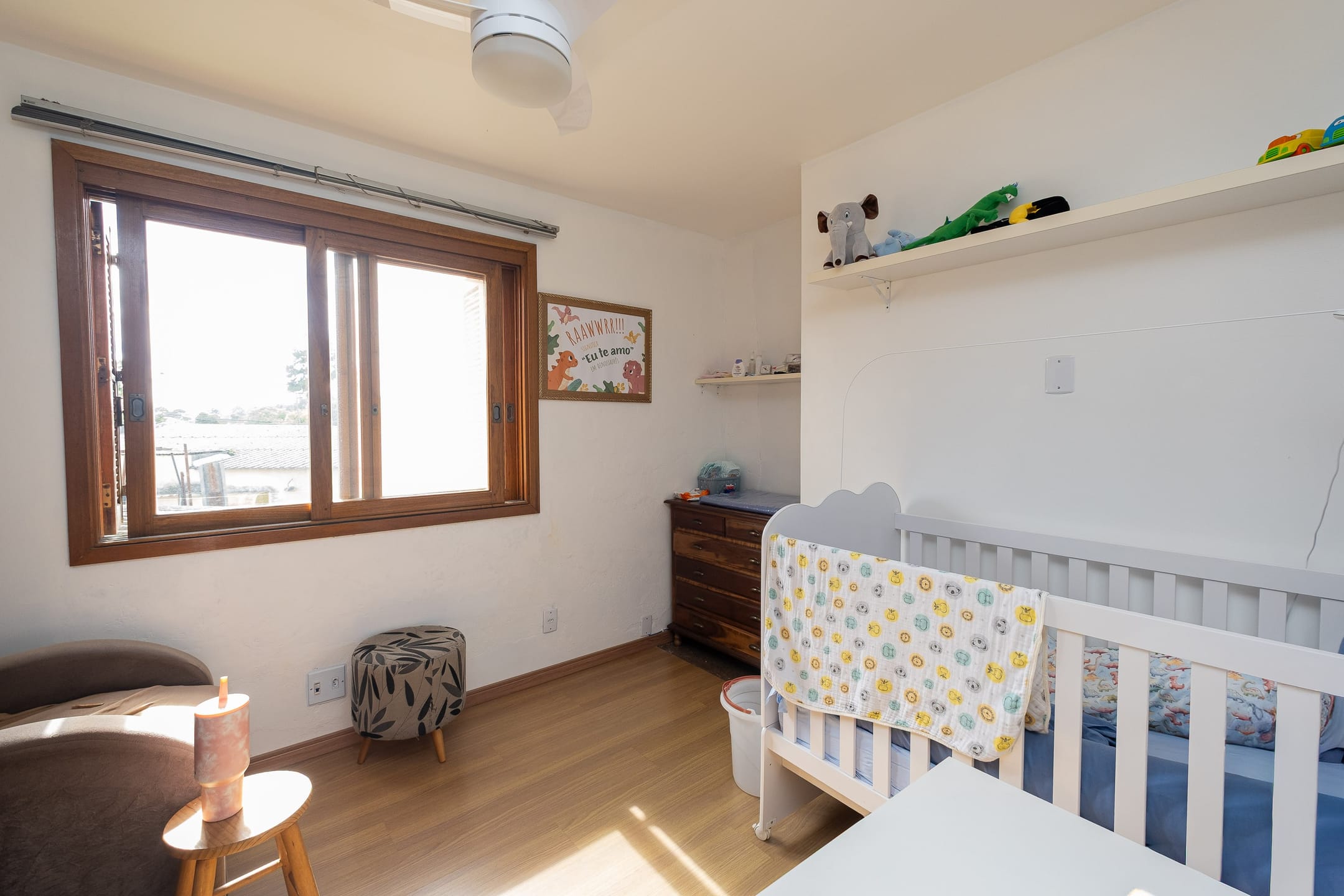 Casa à venda no Areal, Pelotas - 234 m², 3 quartos (sendo 1 suíte com closet), cozinha planejada, lareira e amplo espaço de lazer com churrasqueira. - 17