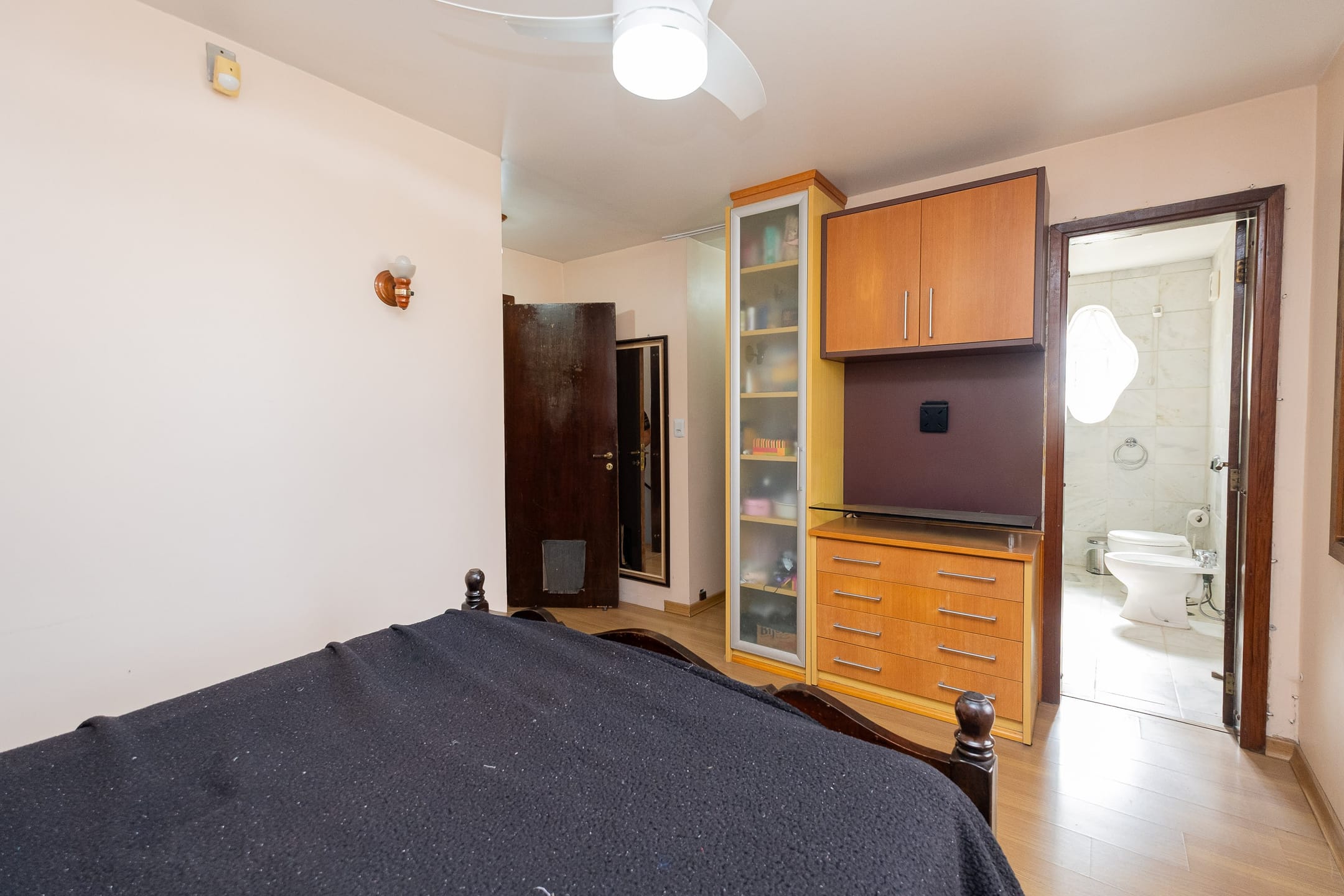 Casa à venda no Areal, Pelotas - 234 m², 3 quartos (sendo 1 suíte com closet), cozinha planejada, lareira e amplo espaço de lazer com churrasqueira. - 21