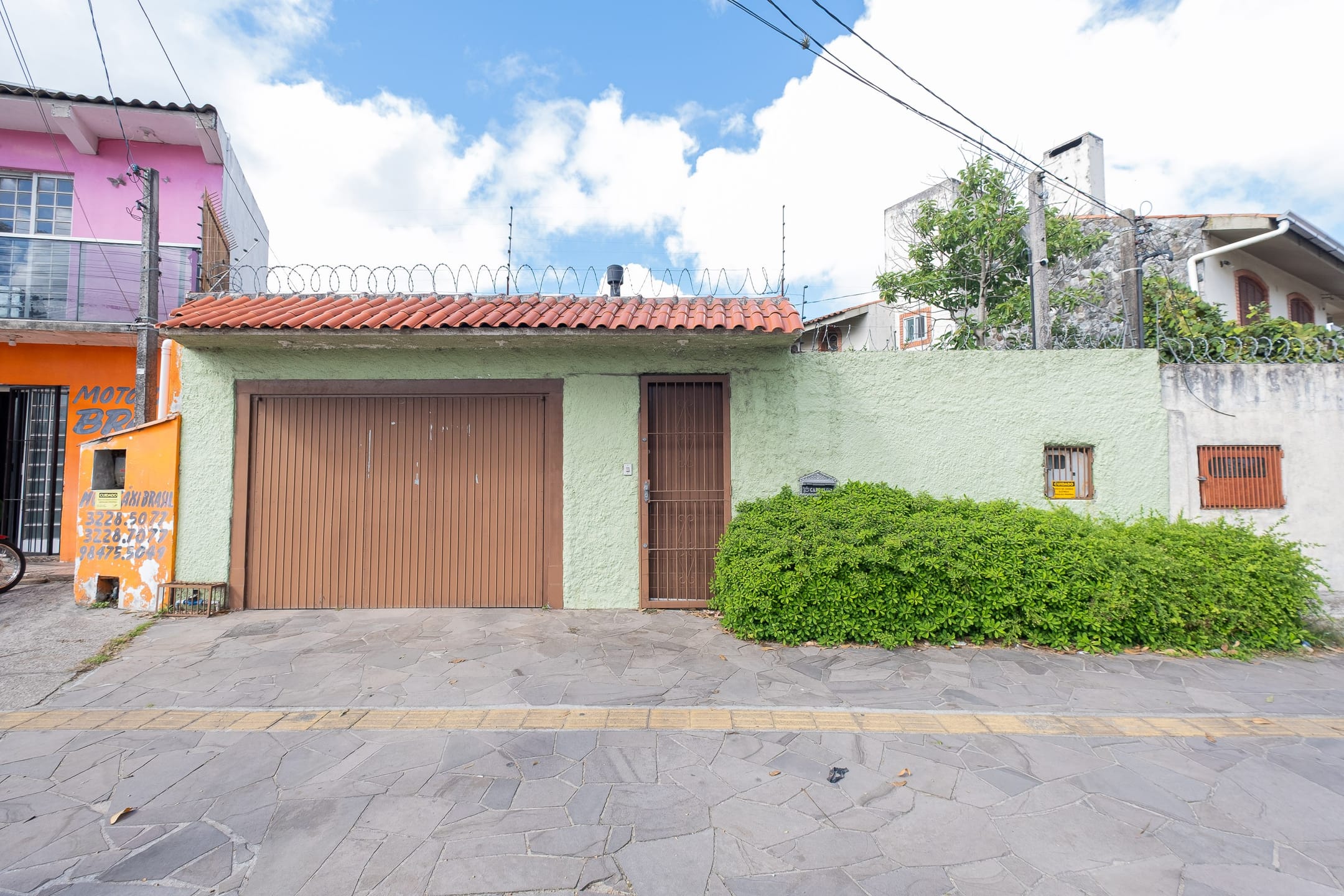 Casa à venda no Areal, Pelotas - 234 m², 3 quartos (sendo 1 suíte com closet), cozinha planejada, lareira e amplo espaço de lazer com churrasqueira. - 24