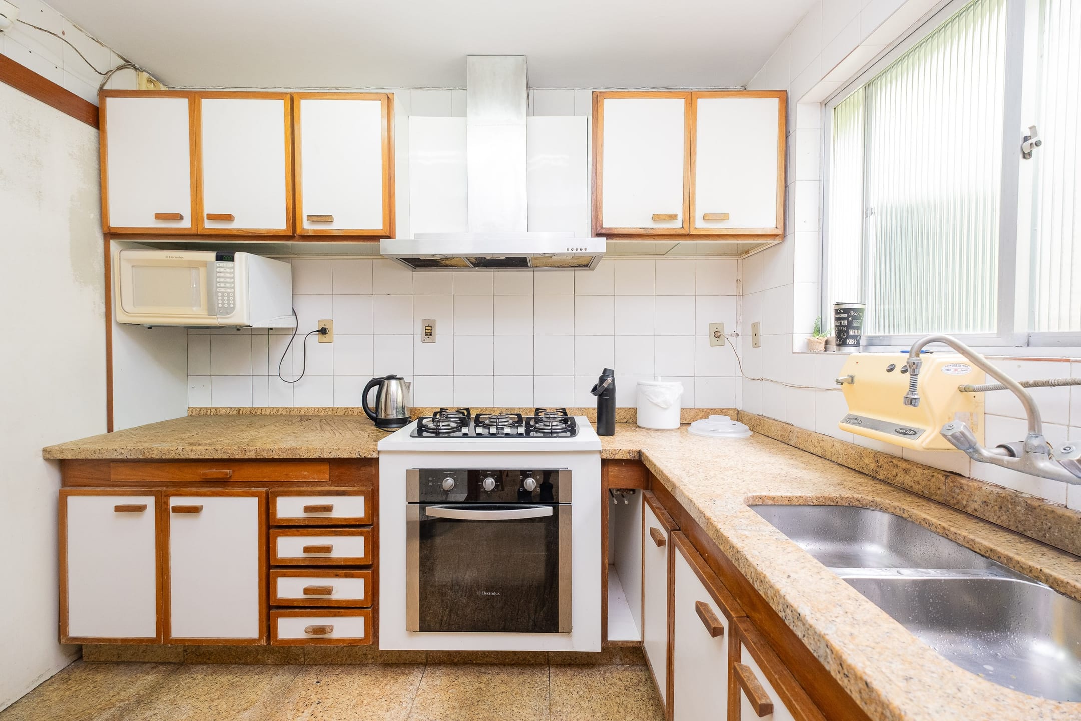Casa à venda no Areal, Pelotas - 234 m², 3 quartos (sendo 1 suíte com closet), cozinha planejada, lareira e amplo espaço de lazer com churrasqueira. - 6