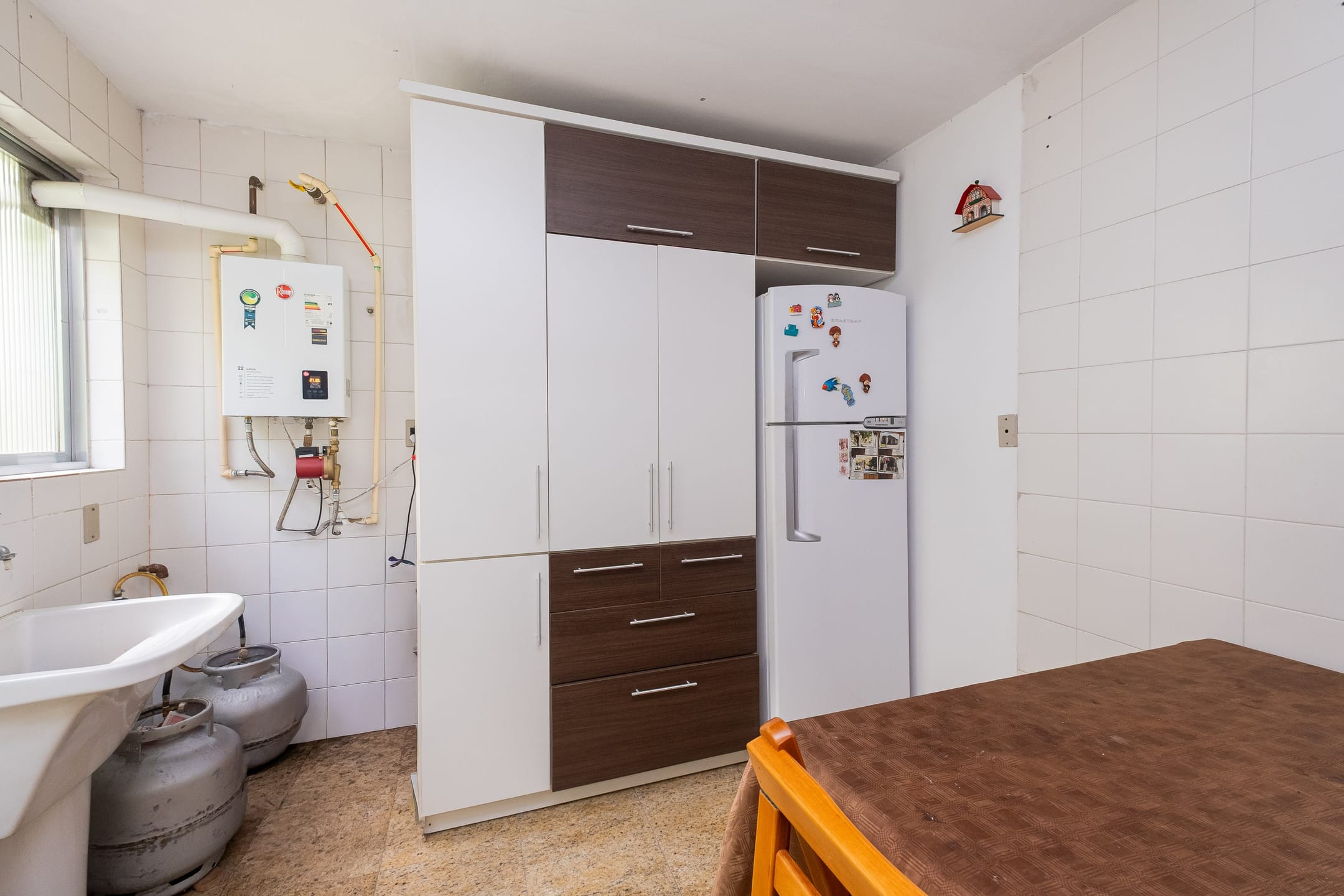 Casa à venda no Areal, Pelotas - 234 m², 3 quartos (sendo 1 suíte com closet), cozinha planejada, lareira e amplo espaço de lazer com churrasqueira. - 7