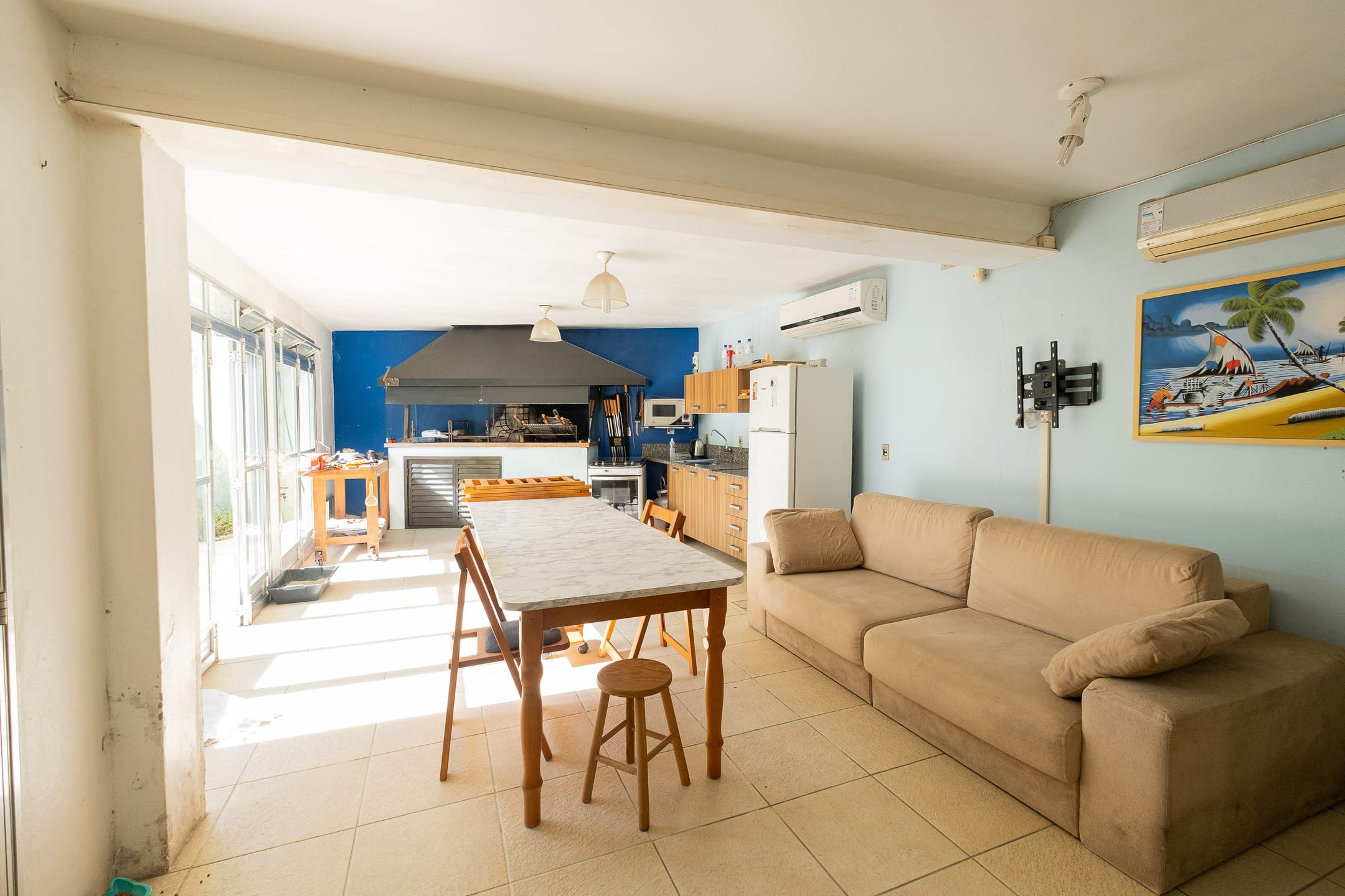Casa à venda no Areal, Pelotas - 234 m², 3 quartos (sendo 1 suíte com closet), cozinha planejada, lareira e amplo espaço de lazer com churrasqueira. - 9