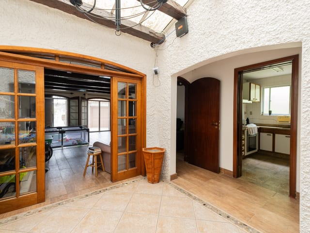Casa 3 quartos e 4 banheiros, à venda, no bairro Areal em Pelotas