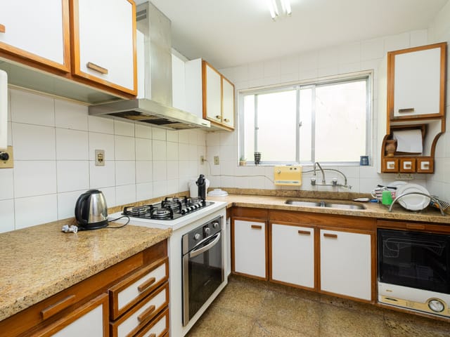 Casa 3 quartos e 4 banheiros, à venda, no bairro Areal em Pelotas