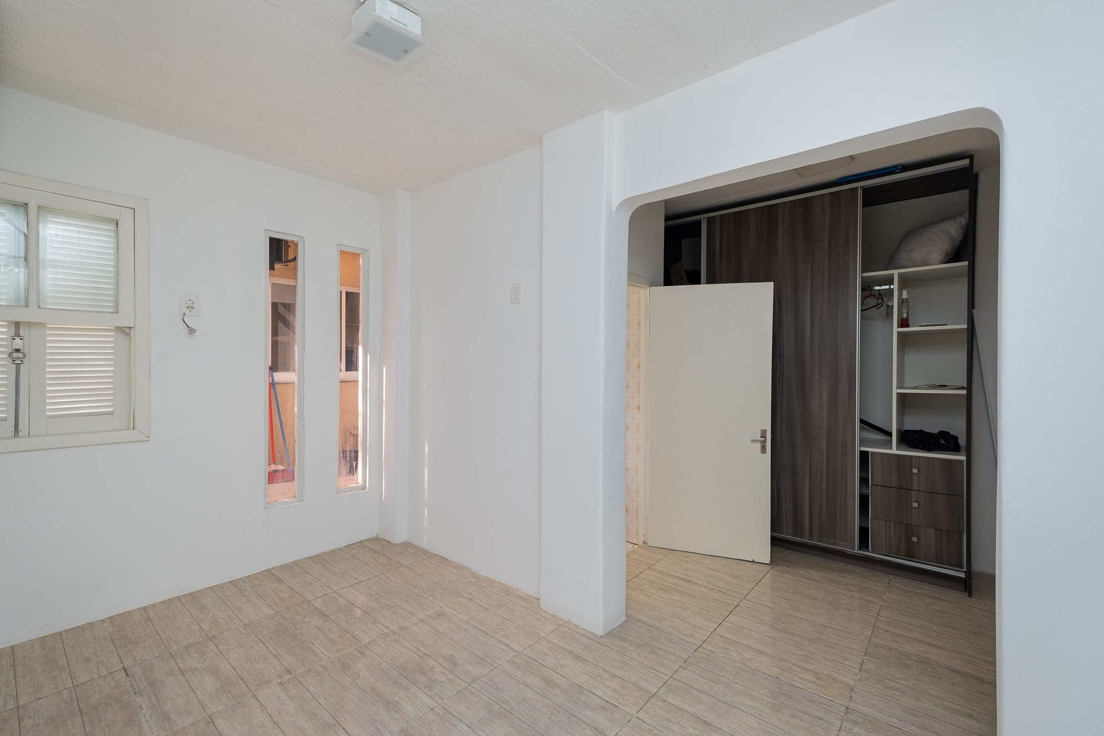 Casa à venda no Fragata, Pelotas - 148 m², 3 quartos (sendo 1 suíte), cozinha planejada e espaço gourmet com churrasqueira. - 16