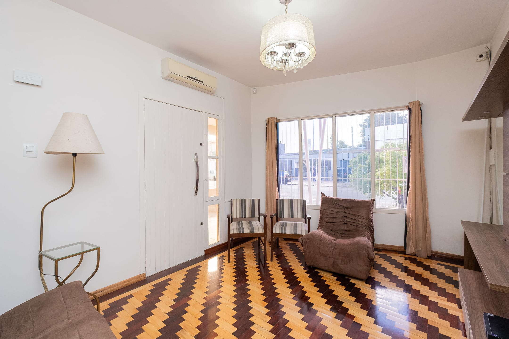 Casa à venda no Fragata, Pelotas - 148 m², 3 quartos (sendo 1 suíte), cozinha planejada e espaço gourmet com churrasqueira. - 6