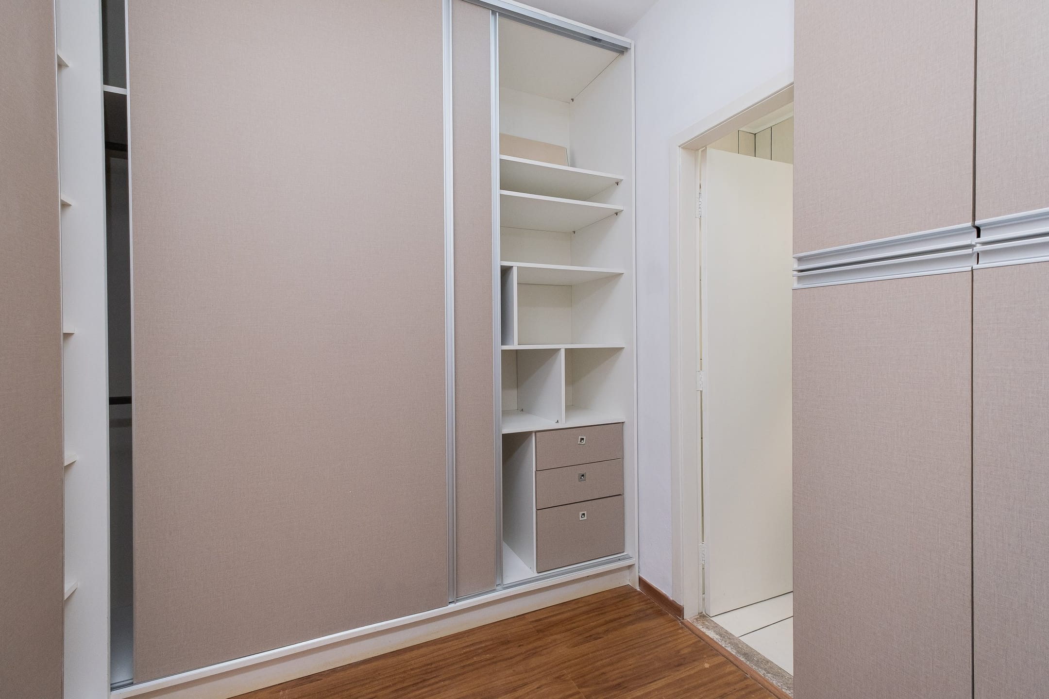 Casa à venda no Fragata, Pelotas - 148 m², 3 quartos (sendo 1 suíte), cozinha planejada e espaço gourmet com churrasqueira. - 9