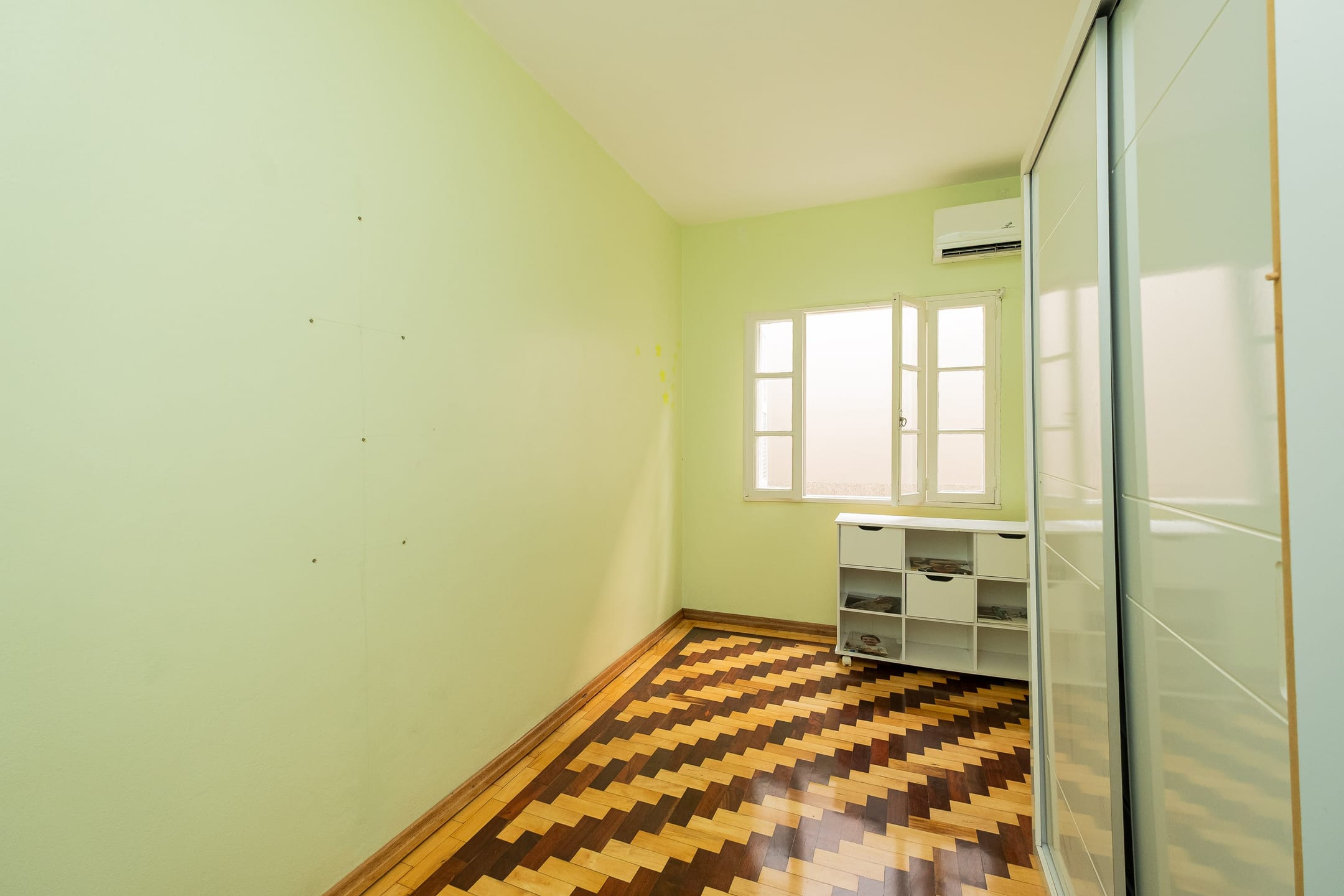 Casa à venda no Fragata, Pelotas - 148 m², 3 quartos (sendo 1 suíte), cozinha planejada e espaço gourmet com churrasqueira. - 12
