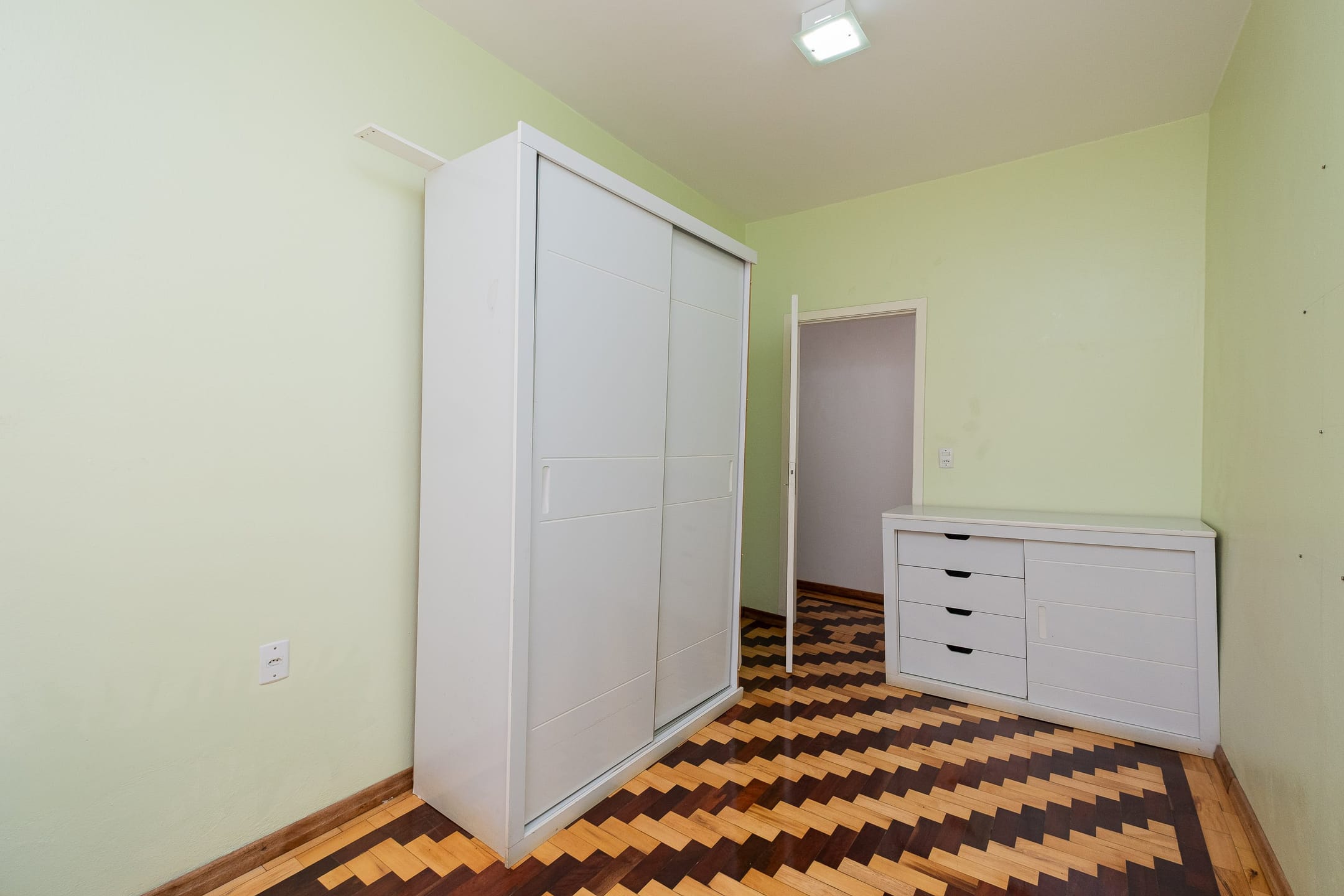 Casa à venda no Fragata, Pelotas - 148 m², 3 quartos (sendo 1 suíte), cozinha planejada e espaço gourmet com churrasqueira. - 13
