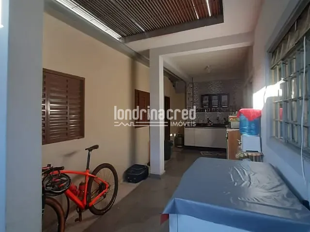 Casa 3 quartos e 3 banheiros, à venda, no bairro Conjunto Habitacional Maria Cecília Serrano de Oliveira em Londrina