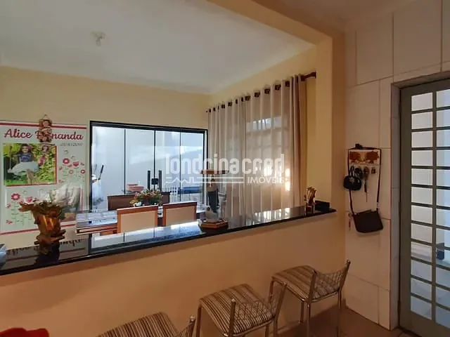 Casa 3 quartos e 3 banheiros, à venda, no bairro Conjunto Habitacional Maria Cecília Serrano de Oliveira em Londrina