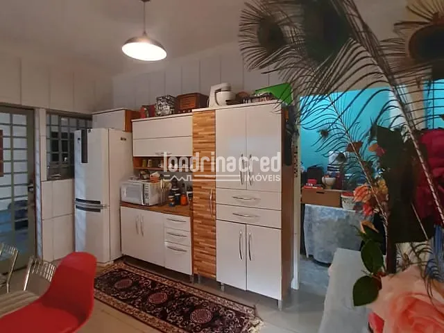 Casa 3 quartos e 3 banheiros, à venda, no bairro Conjunto Habitacional Maria Cecília Serrano de Oliveira em Londrina