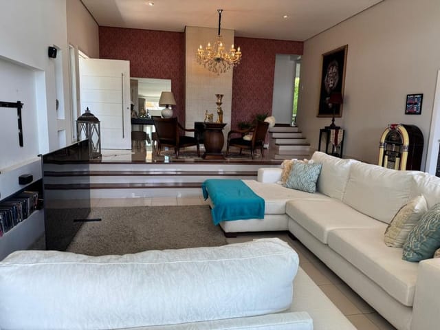 Casa com 540m² 3 quartos e 5 banheiros, à venda, no bairro Curral em Ibiúna