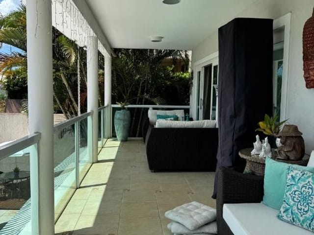 Casa com 540m² 3 quartos e 5 banheiros, à venda, no bairro Curral em Ibiúna