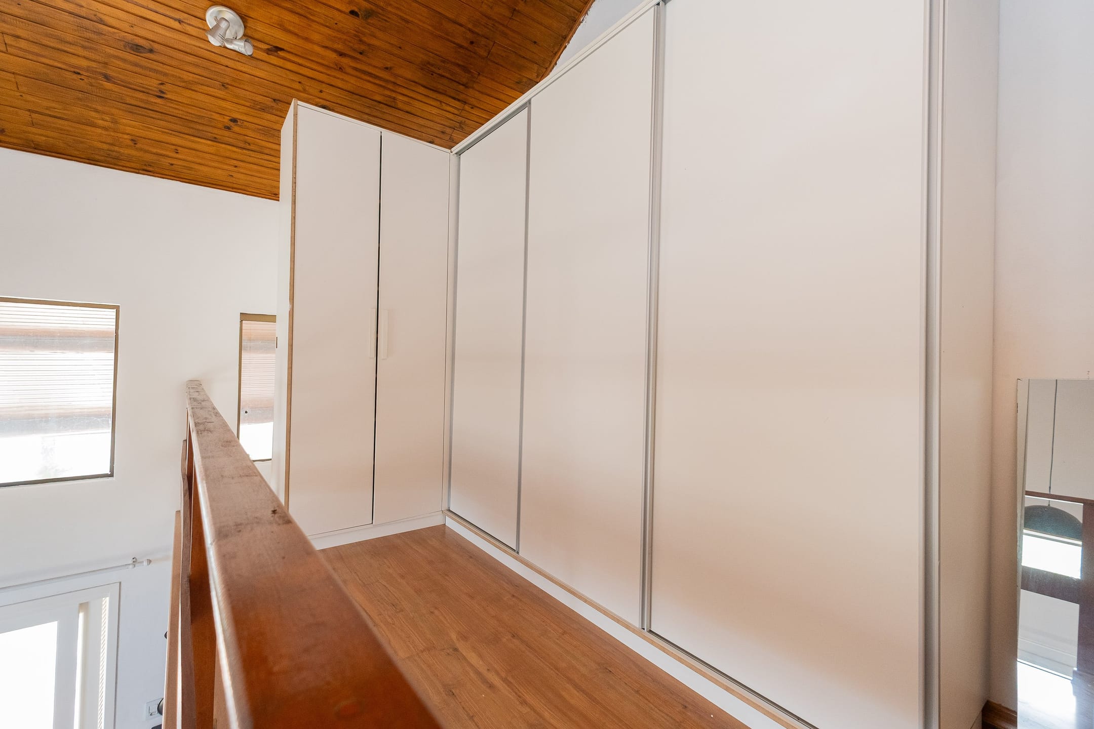 Casa à venda no Recanto de Portugal, Pelotas - 90 m², 1 quarto (sendo suíte), móveis planejados, lareira e amplo pátio com piscina. - 7