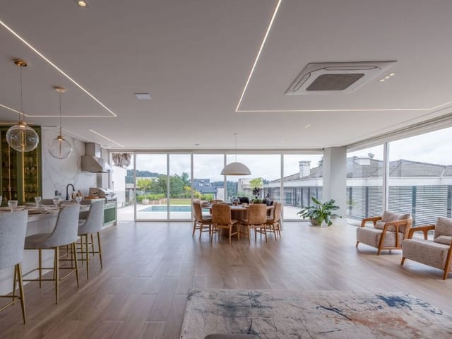 Casa com 1260m² 4 quartos e 7 banheiros, à venda, no bairro Alphaville em Santana de Parnaíba