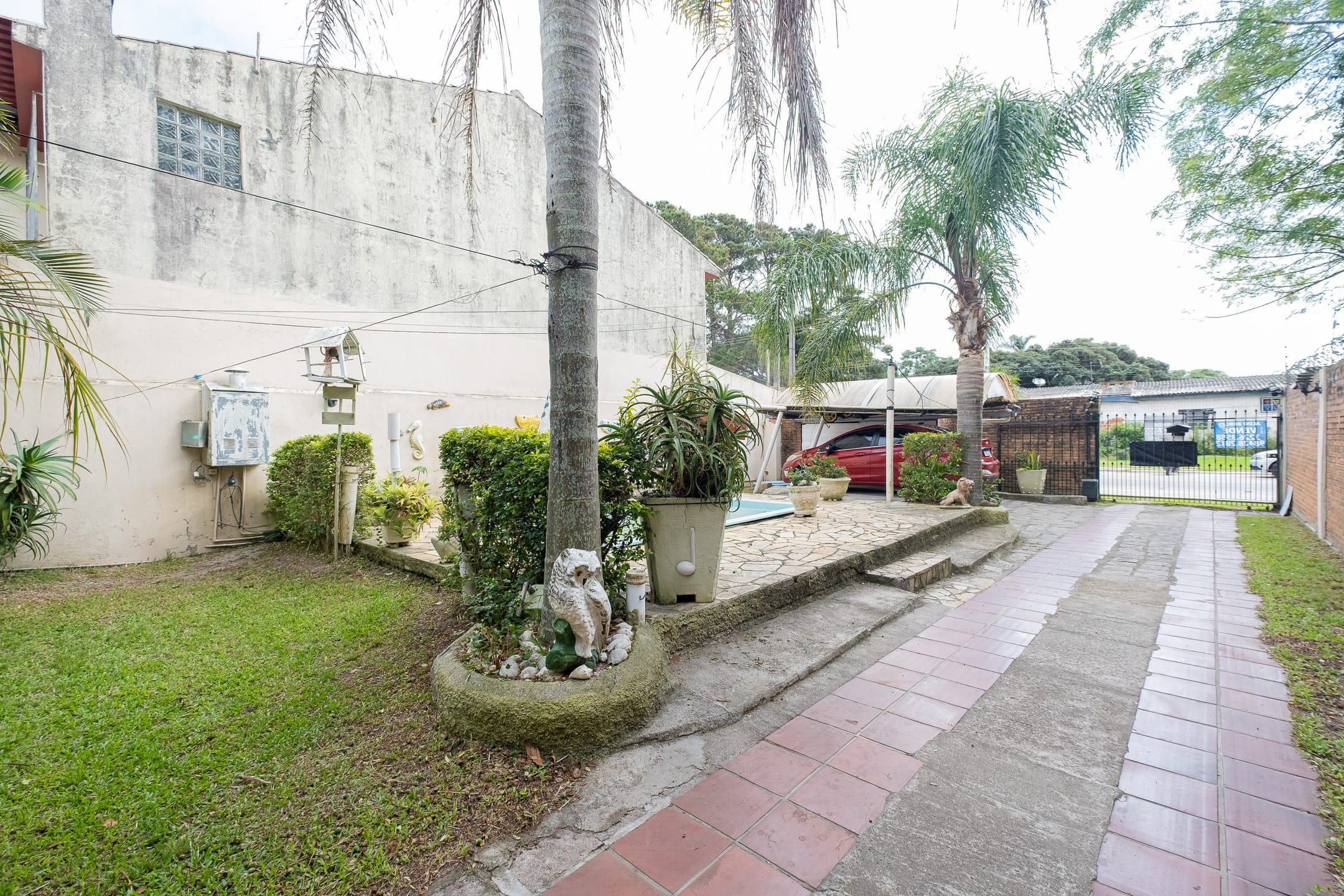 Casa à venda e locação no Laranjal, Pelotas - 93 m², 3 quartos (sendo 1 suíte), sala com lareira e área gourmet com churrasqueira, pátio e piscina. - 18