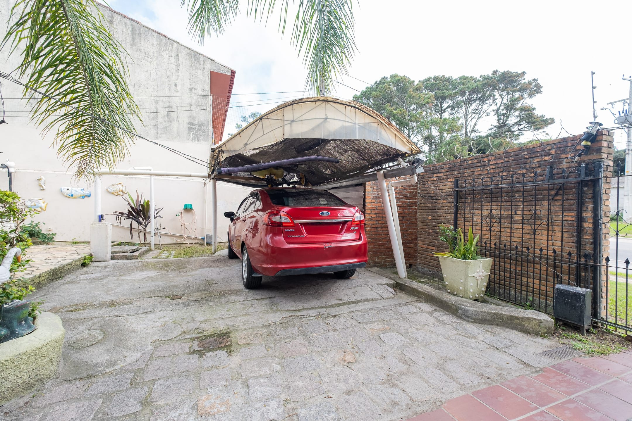 Casa à venda e locação no Laranjal, Pelotas - 93 m², 3 quartos (sendo 1 suíte), sala com lareira e área gourmet com churrasqueira, pátio e piscina. - 19
