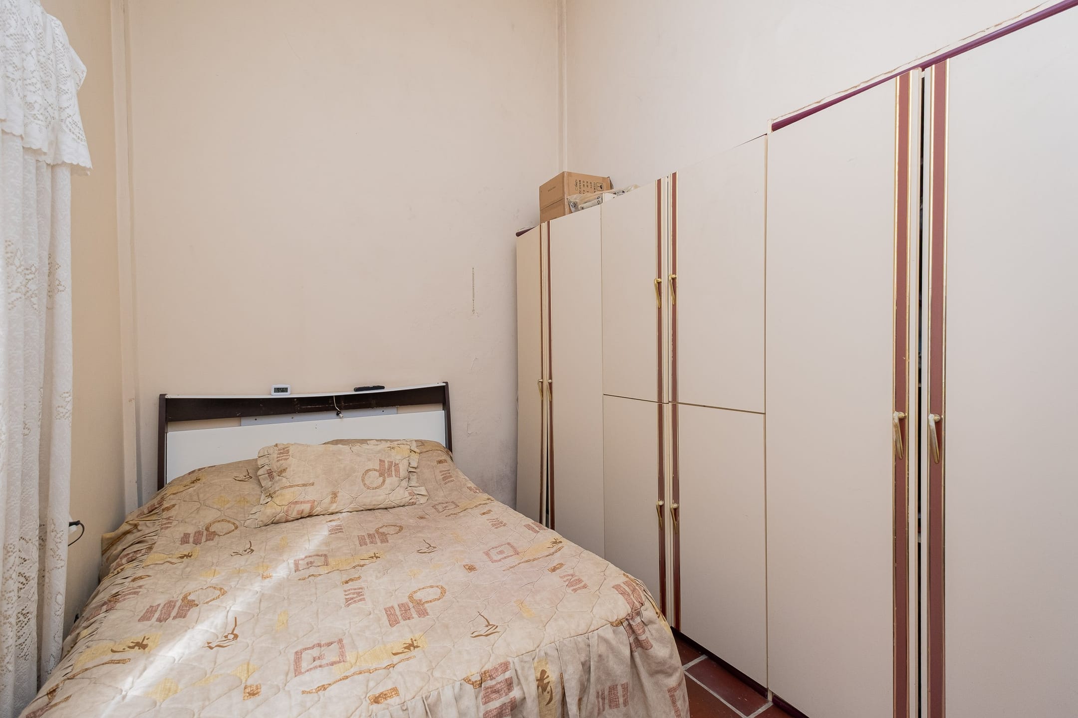 Casa à venda e locação no Laranjal, Pelotas - 93 m², 3 quartos (sendo 1 suíte), sala com lareira e área gourmet com churrasqueira, pátio e piscina. - 7