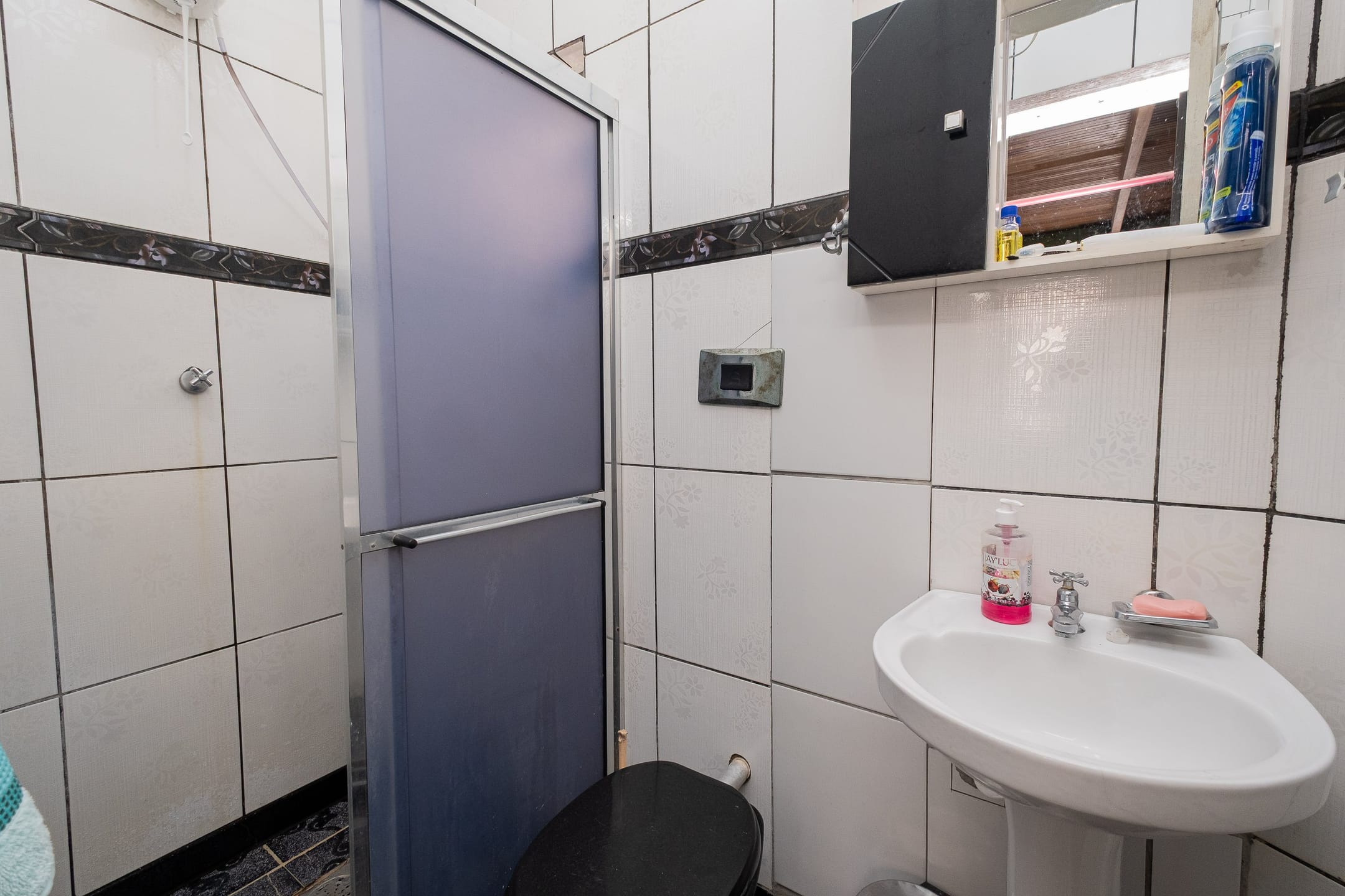 Casa à venda e locação no Laranjal, Pelotas - 93 m², 3 quartos (sendo 1 suíte), sala com lareira e área gourmet com churrasqueira, pátio e piscina. - 9