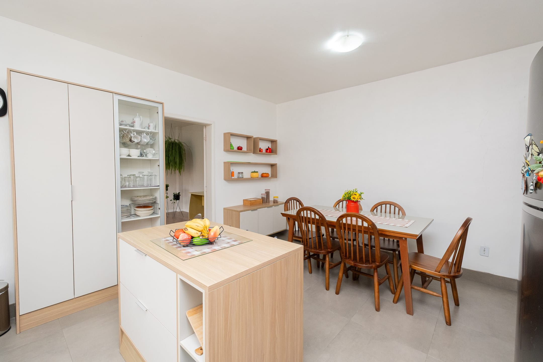 Casa à venda nas Três Vendas, Pelotas - 228 m², 3 quartos, móveis planejados, lareira, espaço gourmet com churrasqueira e garagem. - 15