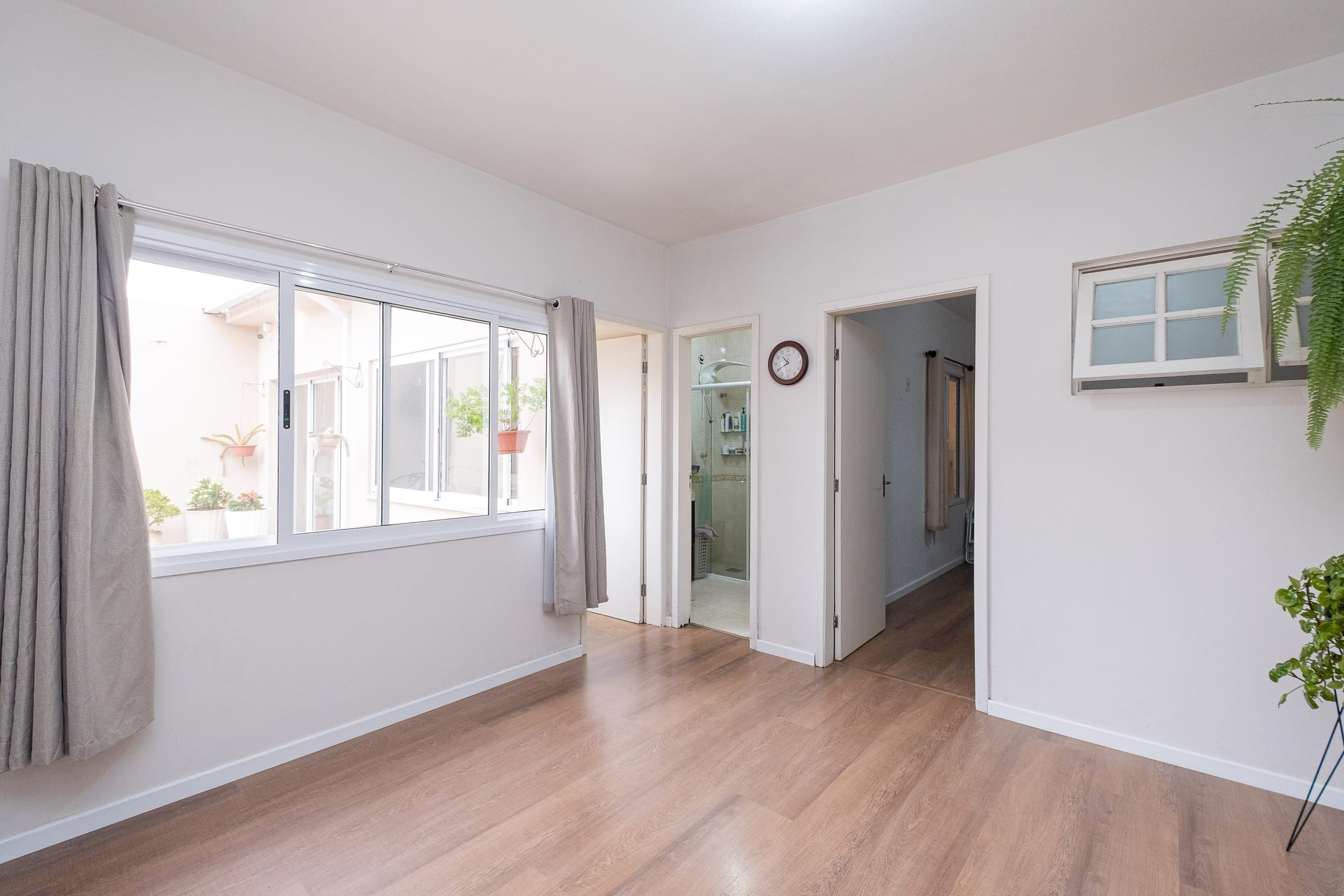 Casa à venda nas Três Vendas, Pelotas - 228 m², 3 quartos, móveis planejados, lareira, espaço gourmet com churrasqueira e garagem. - 17