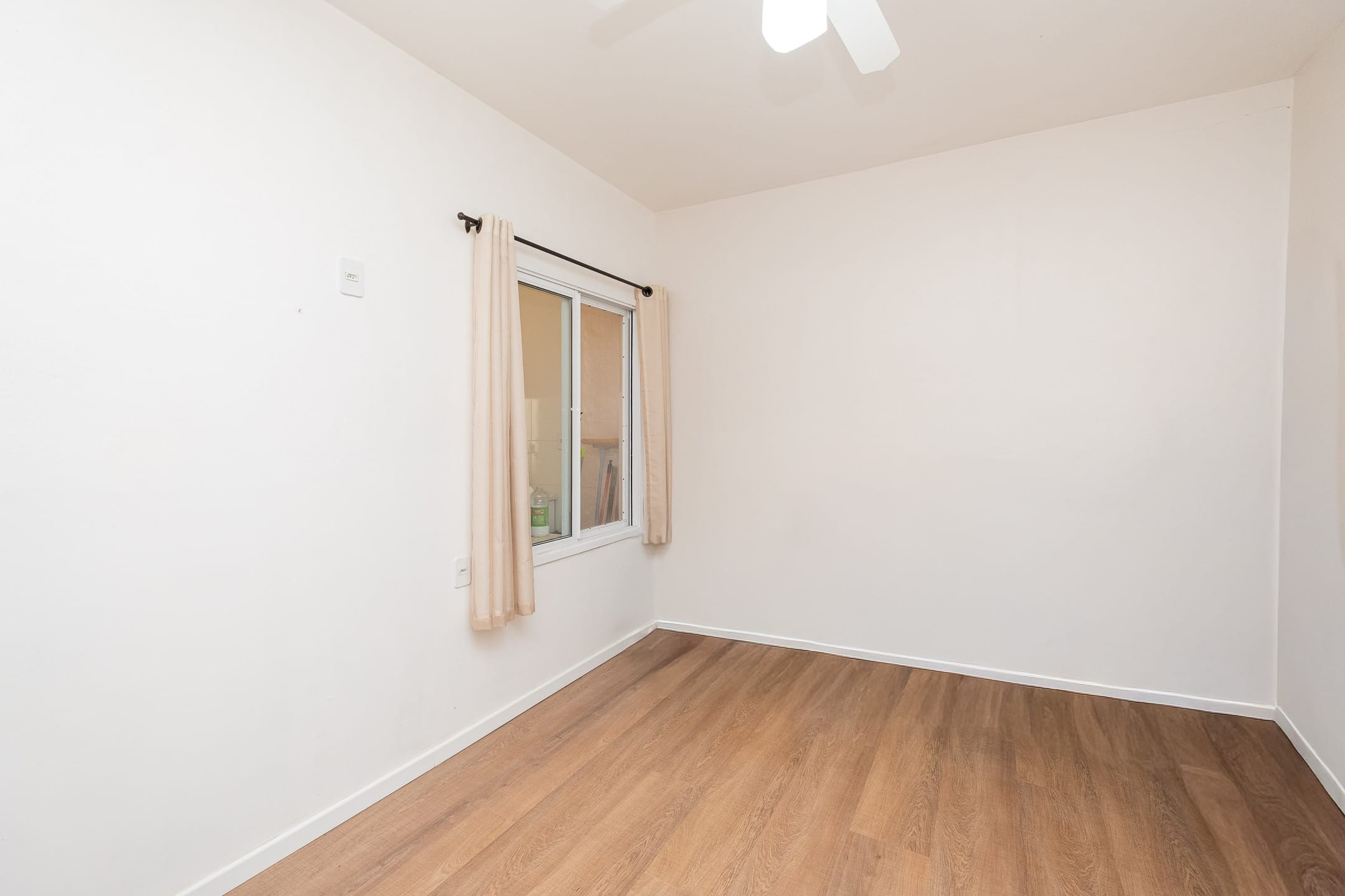 Casa à venda nas Três Vendas, Pelotas - 228 m², 3 quartos, móveis planejados, lareira, espaço gourmet com churrasqueira e garagem. - 19