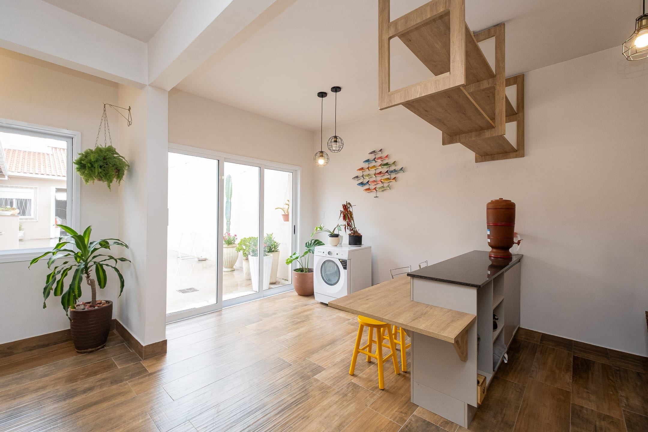 Casa à venda nas Três Vendas, Pelotas - 228 m², 3 quartos, móveis planejados, lareira, espaço gourmet com churrasqueira e garagem. - 22