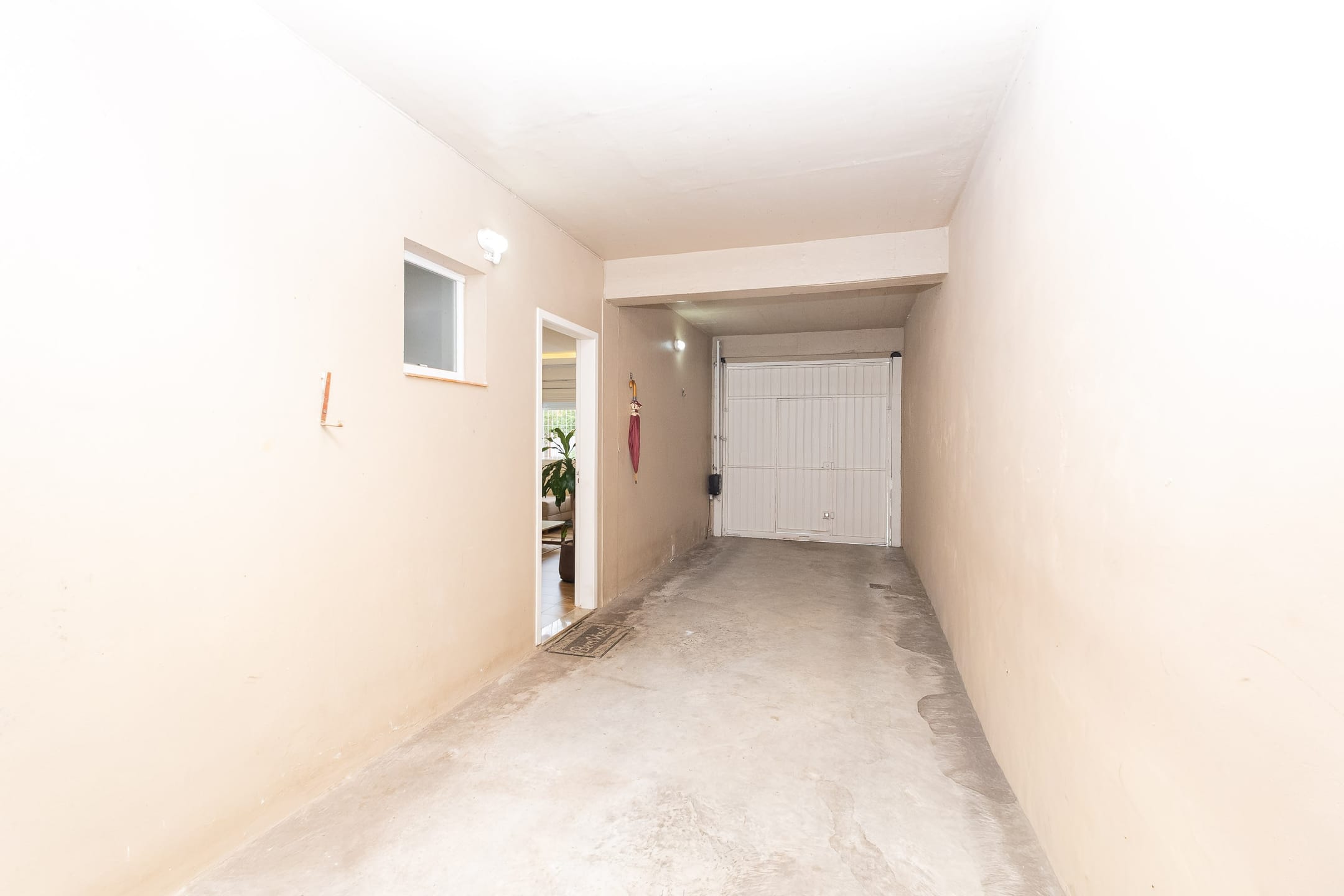 Casa à venda nas Três Vendas, Pelotas - 228 m², 3 quartos, móveis planejados, lareira, espaço gourmet com churrasqueira e garagem. - 25