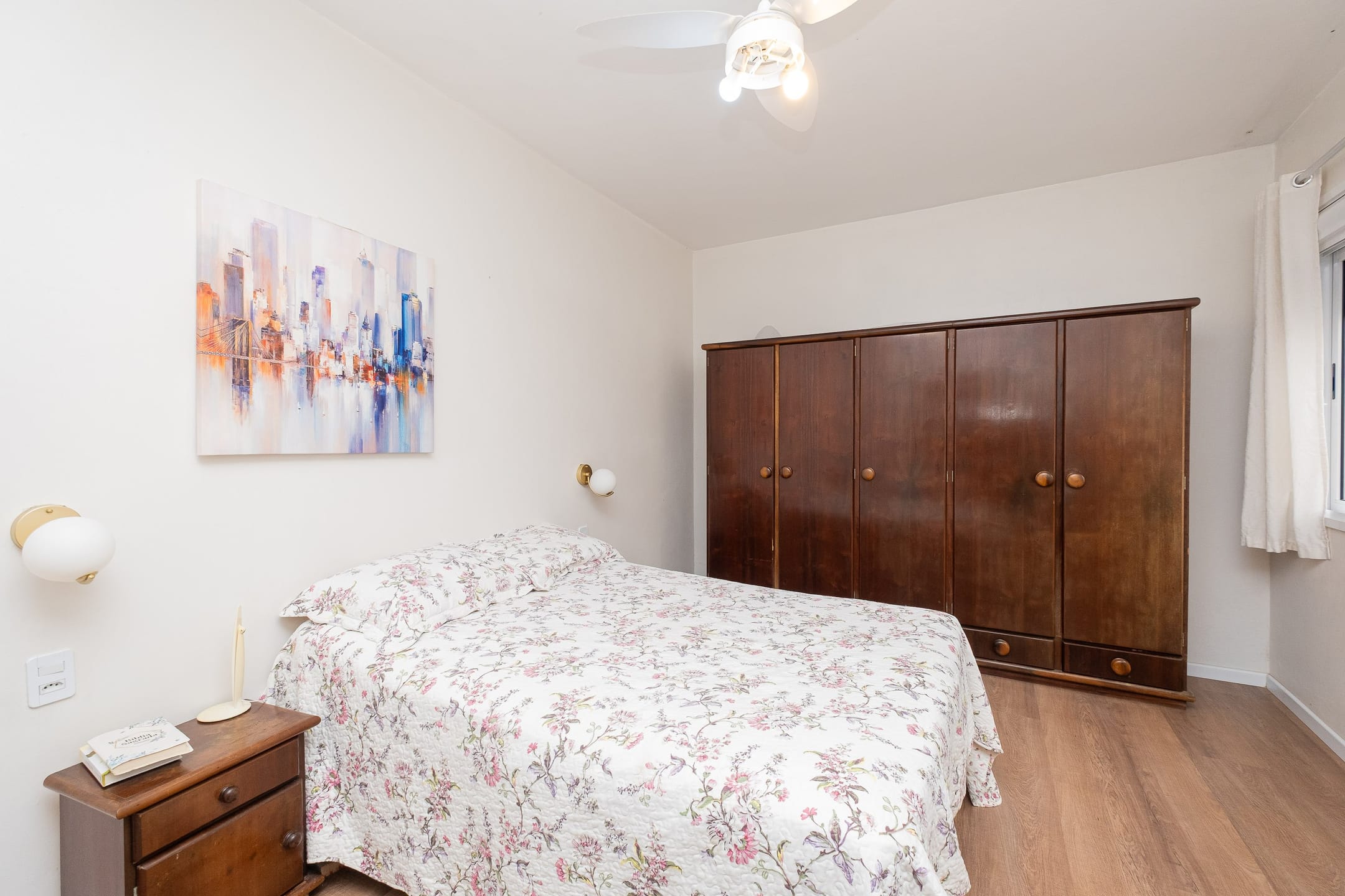 Casa à venda nas Três Vendas, Pelotas - 228 m², 3 quartos, móveis planejados, lareira, espaço gourmet com churrasqueira e garagem. - 7