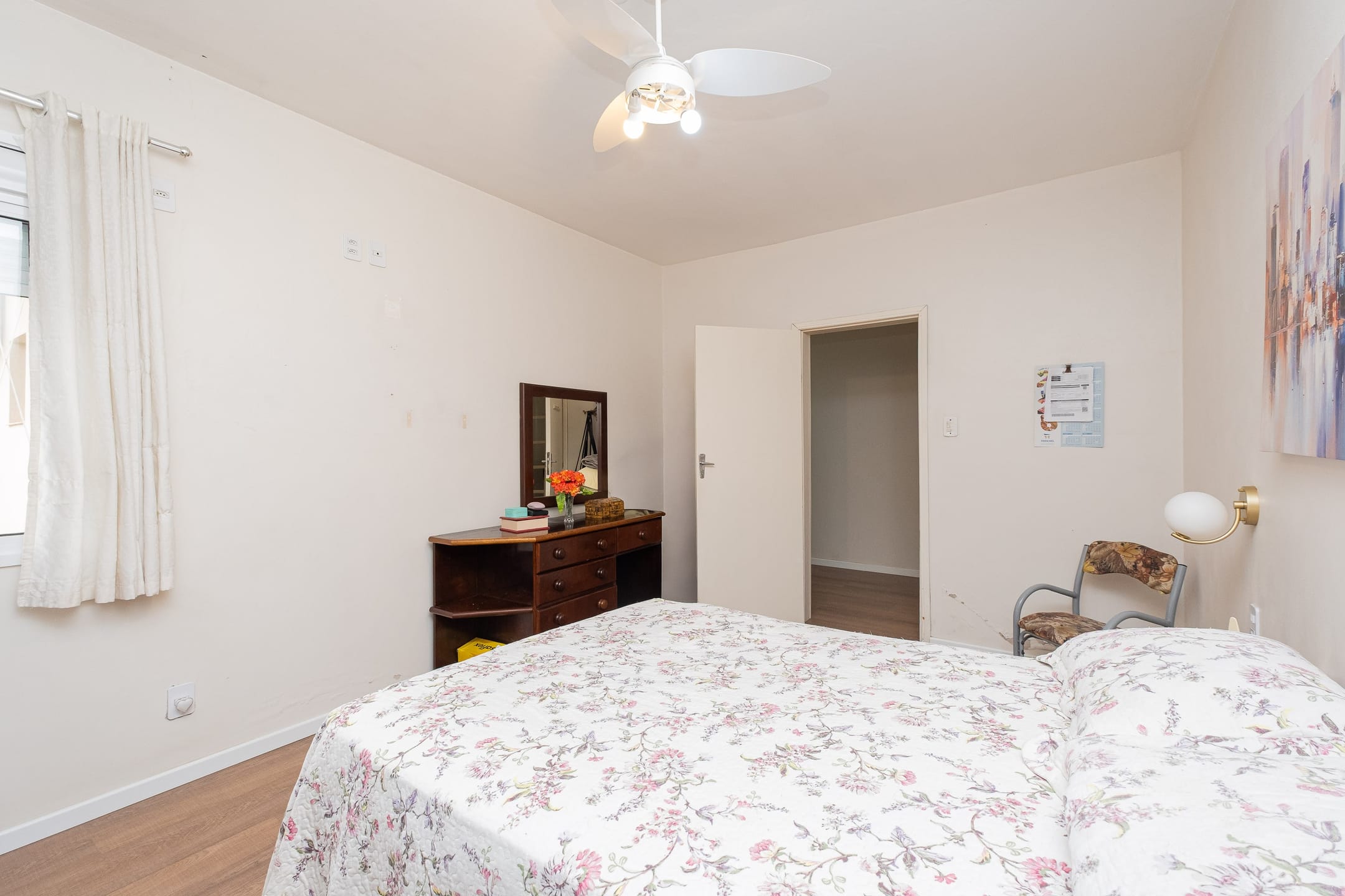 Casa à venda nas Três Vendas, Pelotas - 228 m², 3 quartos, móveis planejados, lareira, espaço gourmet com churrasqueira e garagem. - 8
