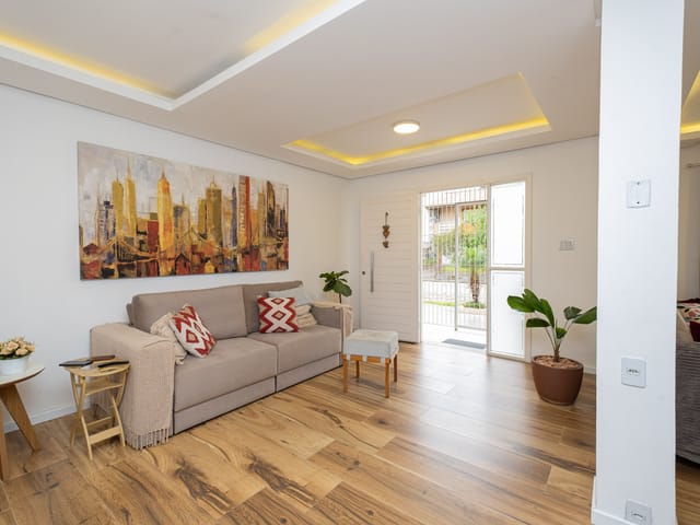 Casa com 300m² 3 quartos e 3 banheiros, à venda, no bairro Três Vendas em Pelotas