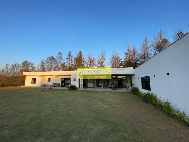Casa com 5000m² 5 quartos e 7 banheiros, à venda, no bairro IVOTURUCAIA em Jundiai