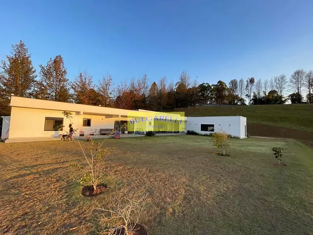 Casa com 5000m² 5 quartos e 7 banheiros, à venda, no bairro IVOTURUCAIA em Jundiai