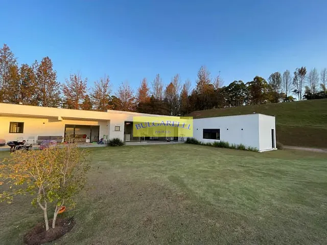 Casa com 5000m² 5 quartos e 7 banheiros, à venda, no bairro IVOTURUCAIA em Jundiai