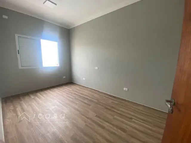 Casa com 300m² 3 quartos e 3 banheiros, à venda ou para alugar, no bairro Parque Senhor do Bonfim em Taubaté