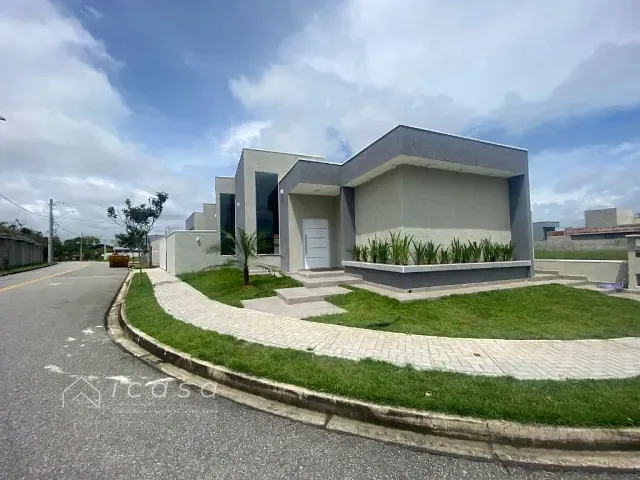 Casa com 300m² 3 quartos e 3 banheiros, à venda ou para alugar, no bairro Parque Senhor do Bonfim em Taubaté