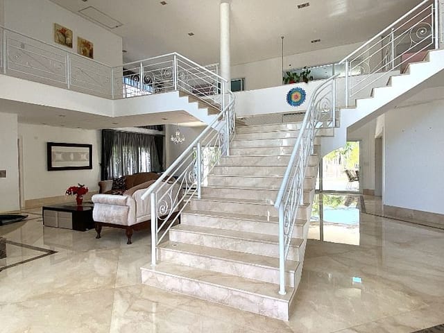Casa com 1500m² 4 quartos e 5 banheiros, à venda, no bairro Residencial Tambore em Barueri