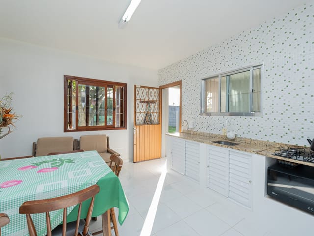 Casa com 300m² 2 quartos e 2 banheiros, à venda, no bairro Laranjal em Pelotas