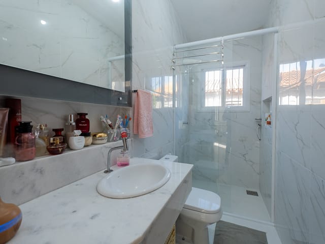 Casa com 300m² 2 quartos e 2 banheiros, à venda, no bairro Laranjal em Pelotas