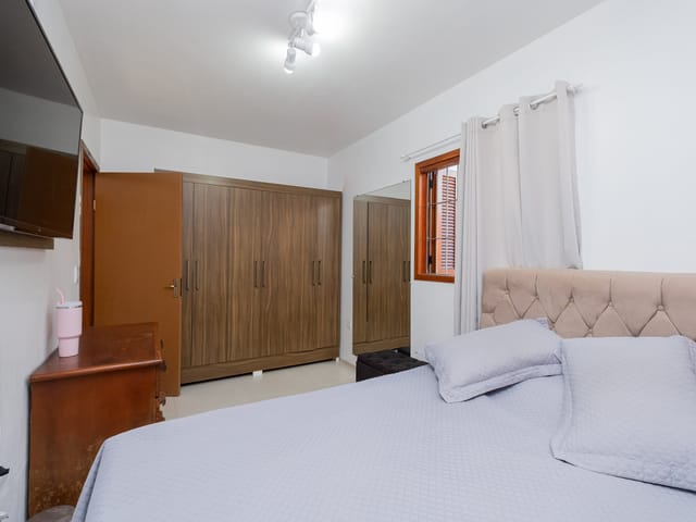 Casa com 300m² 2 quartos e 2 banheiros, à venda, no bairro Laranjal em Pelotas
