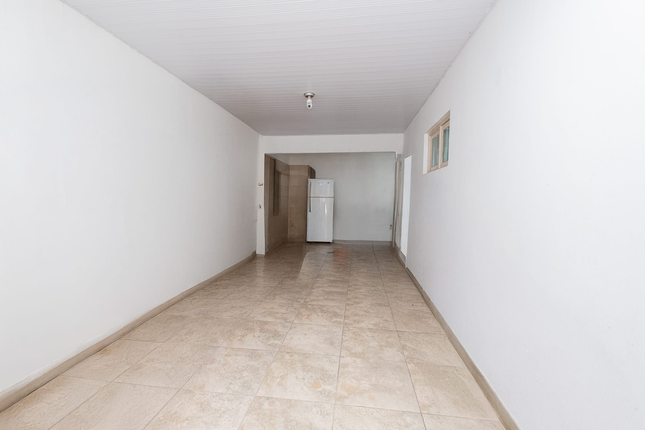 Casa à venda no Laranjal, Pelotas - 124 m², 3 quartos, cozinha com armários, lareira, pátio com piscina e garagem. - 17