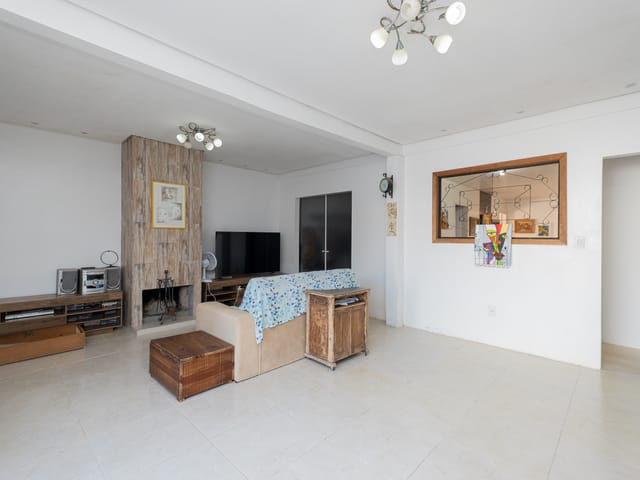 Casa com 300m² 3 quartos e 1 banheiro, à venda, no bairro Laranjal em Pelotas