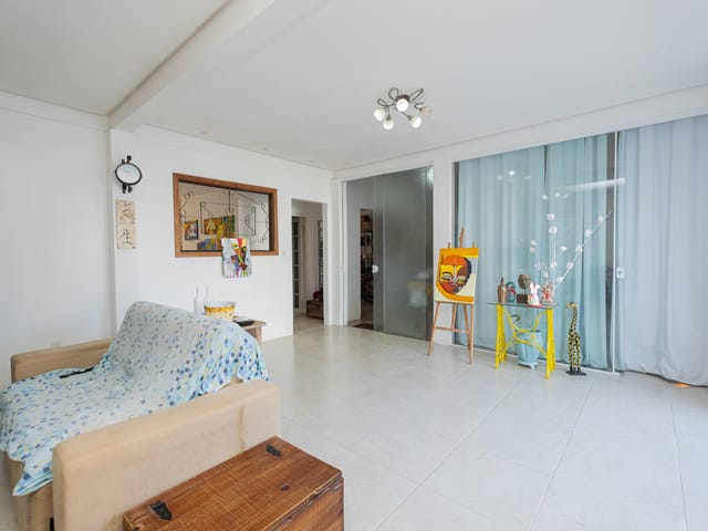 Casa com 300m² 3 quartos e 1 banheiro, à venda, no bairro Laranjal em Pelotas