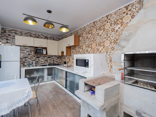 Casa com 300m² 3 quartos e 1 banheiro, à venda, no bairro Laranjal em Pelotas