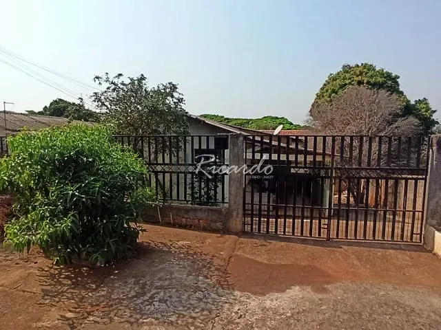 Casa com 480m² 3 quartos e 1 banheiro, à venda, no bairro Conjunto Tropical em Arapongas