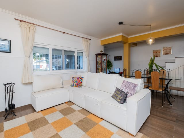 Casa com 205m² 3 quartos e 2 banheiros, à venda, no bairro Três Vendas em Pelotas